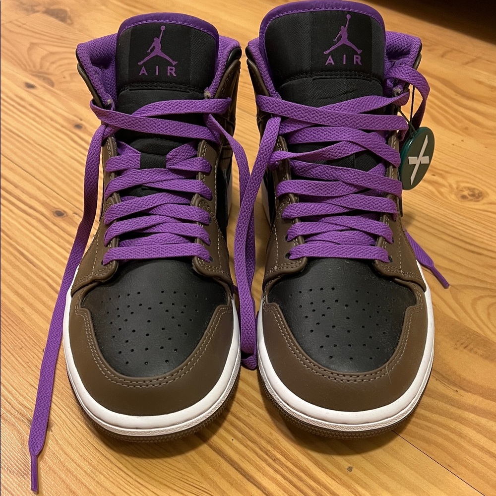 Jordan 1 Mid Palomino w/Box Men’s size 7, Womens 8.5